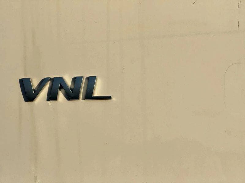 2020 Volvo VNL image 21