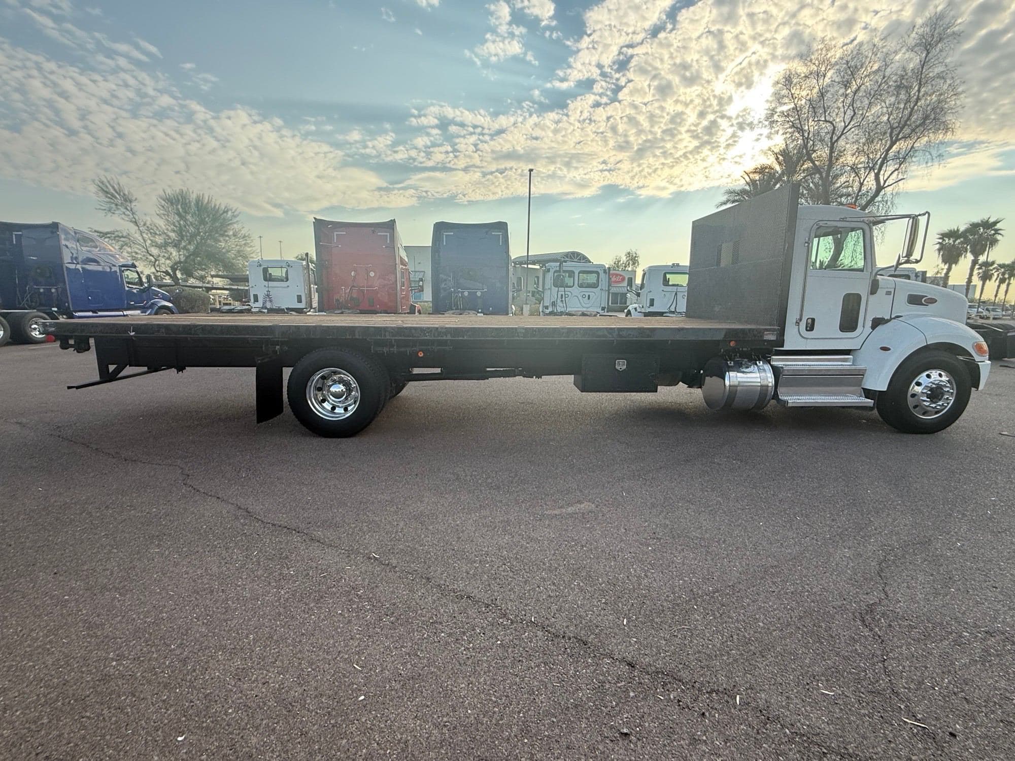 2019 Peterbilt 337 image 6