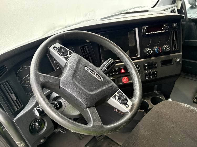 2023 Freightliner Cascadia 126 image 4
