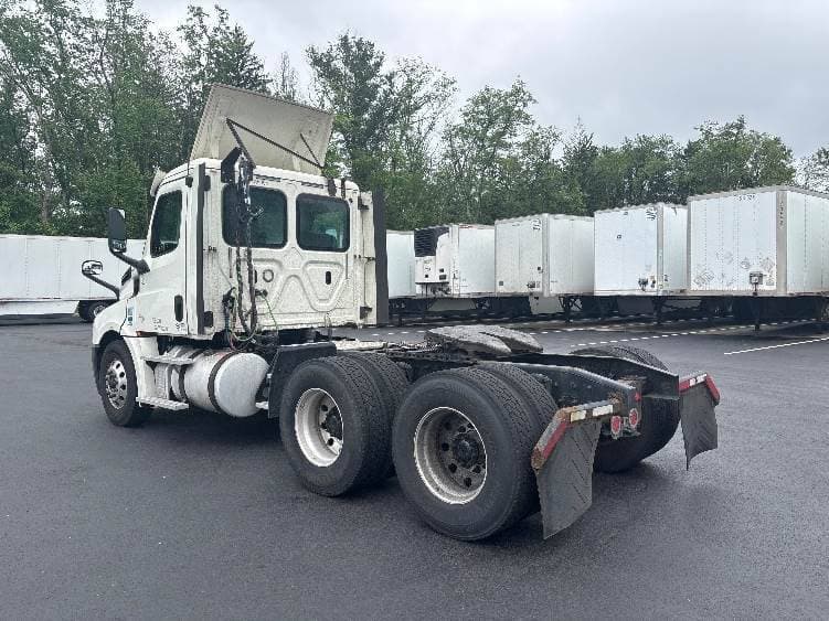 2018 Freightliner Cascadia image 10