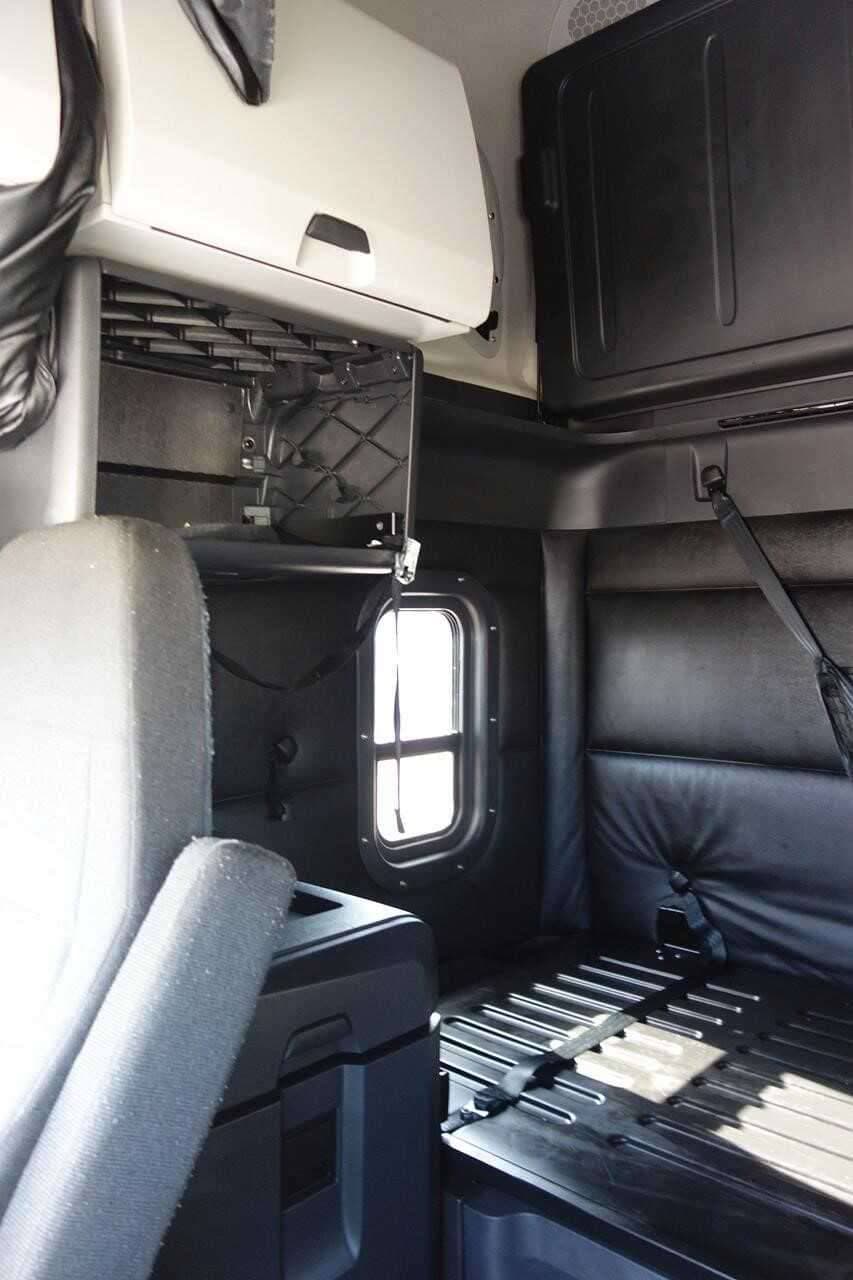 Used 2024 FREIGHTLINER CASCADIA 126 Conventional - Sleeper Truck image 7