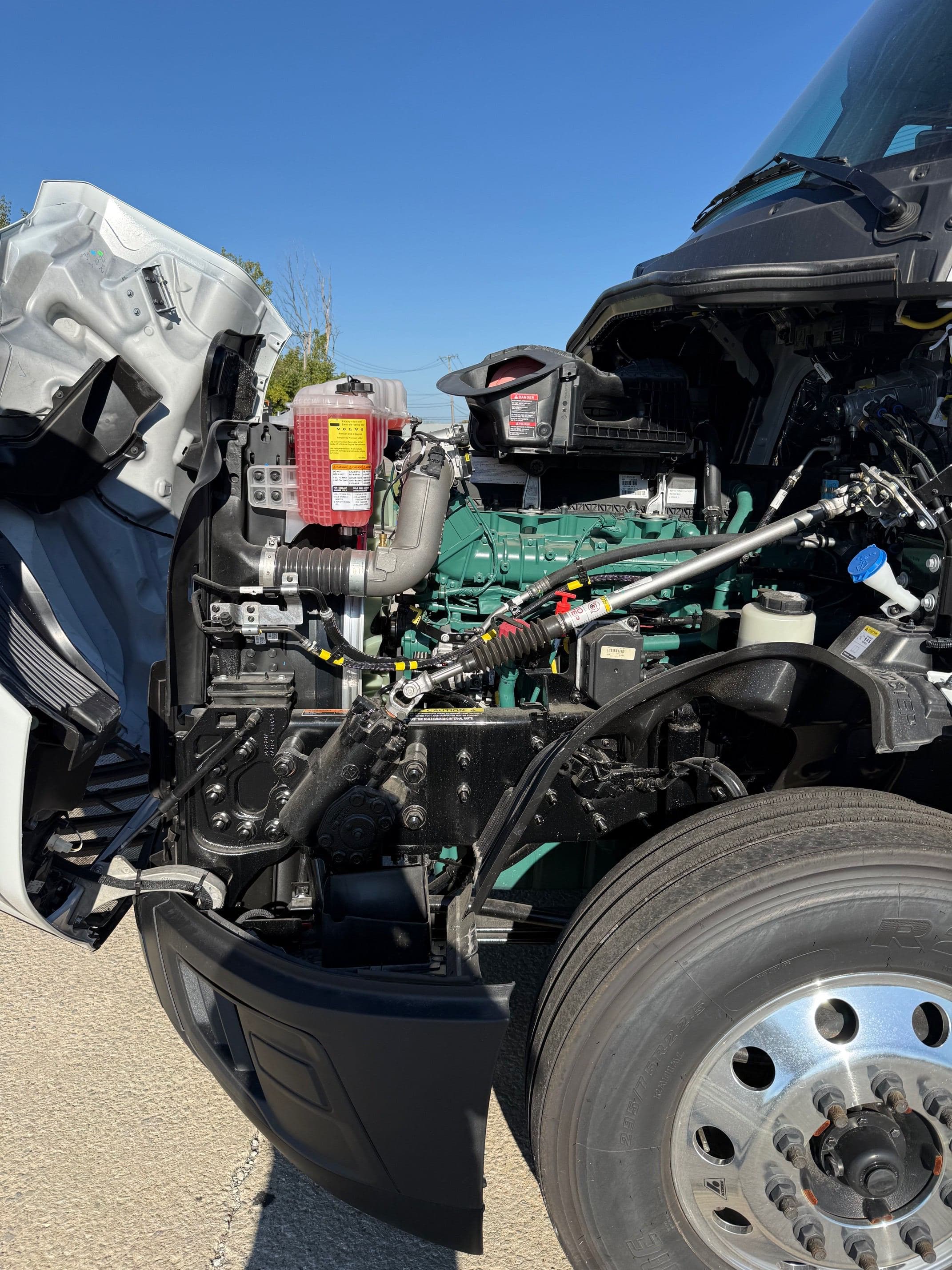 2026 Volvo VNL860 image 11