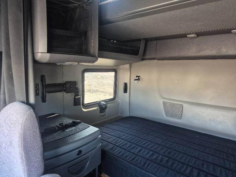 2023 International LT62F image 8