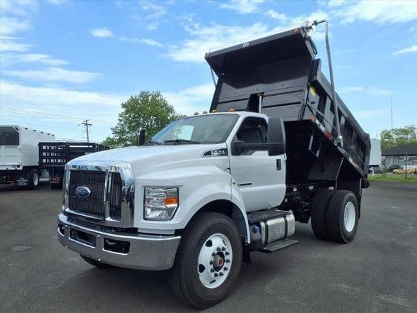 2027 Ford F750 XL SD image 2