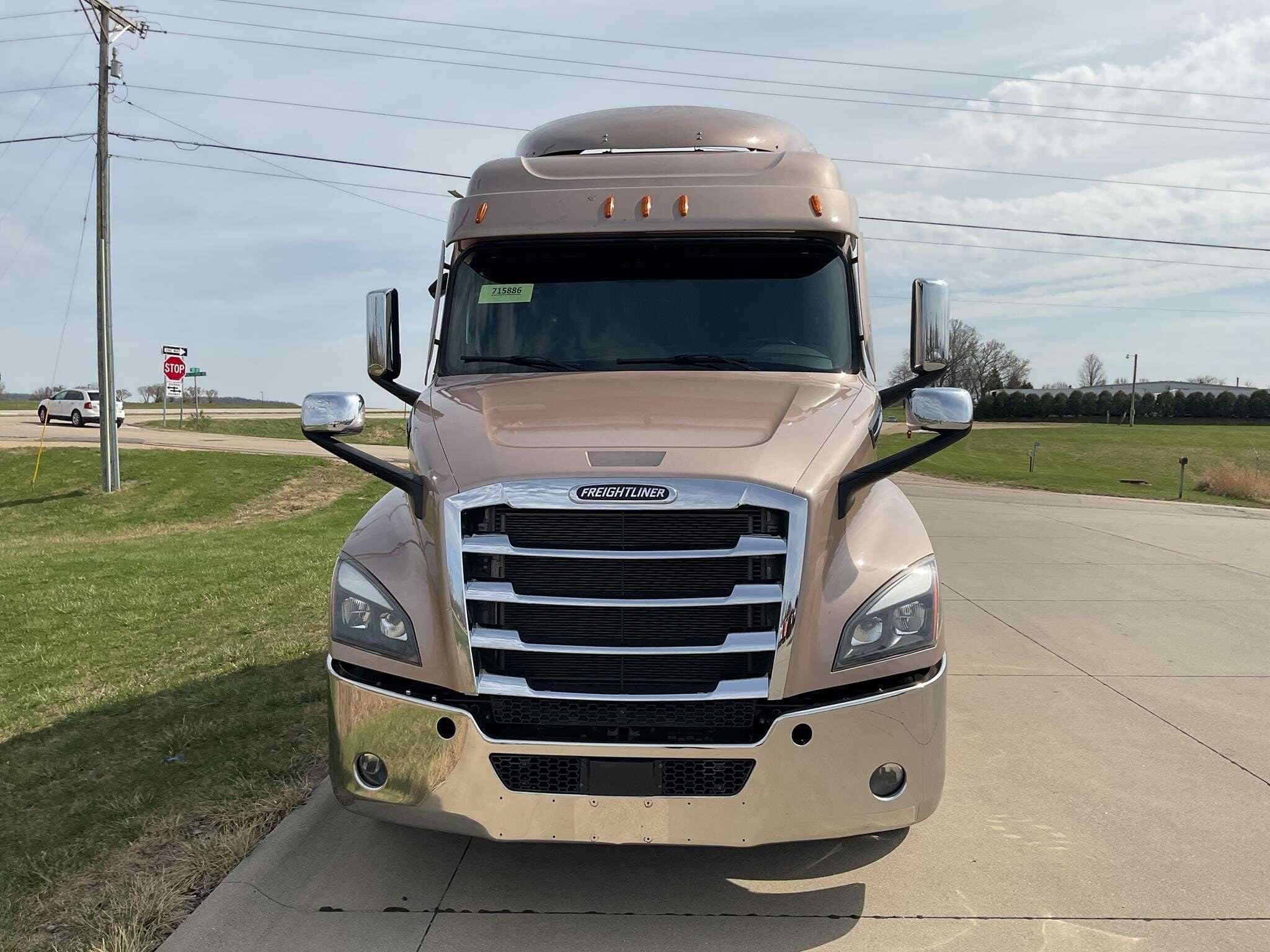 2022 Freightliner Cascadia 126 image 4