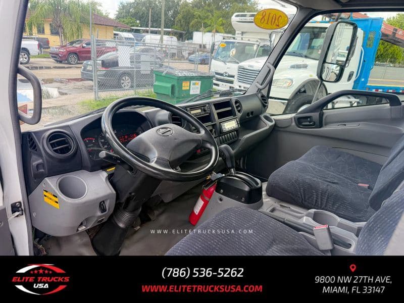 2018 Hino 195 image 14