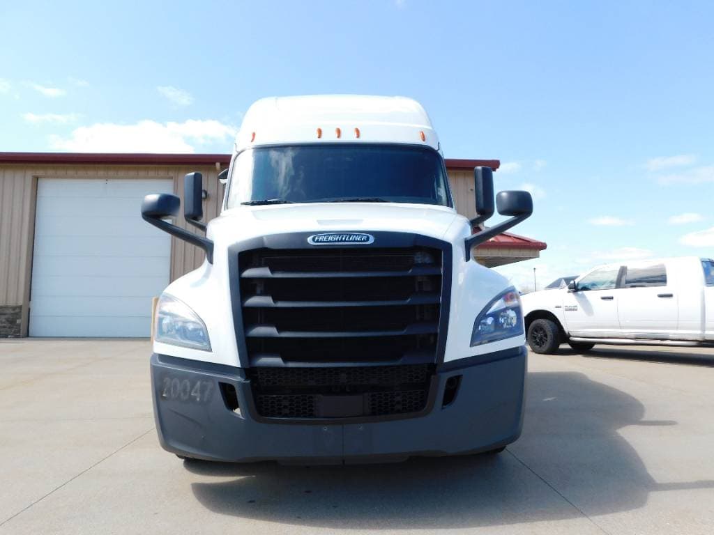 2020 Freightliner Cascadia 126 image 2