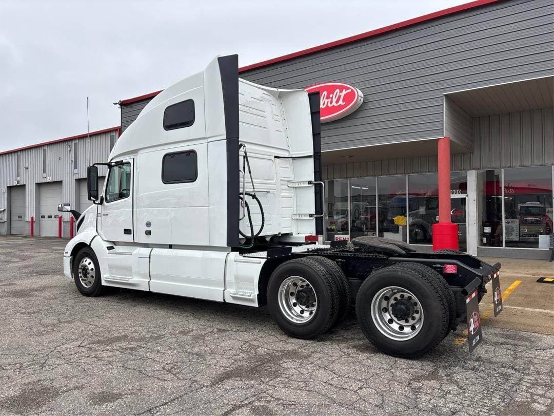 2024 Volvo VNL64T860 image 3