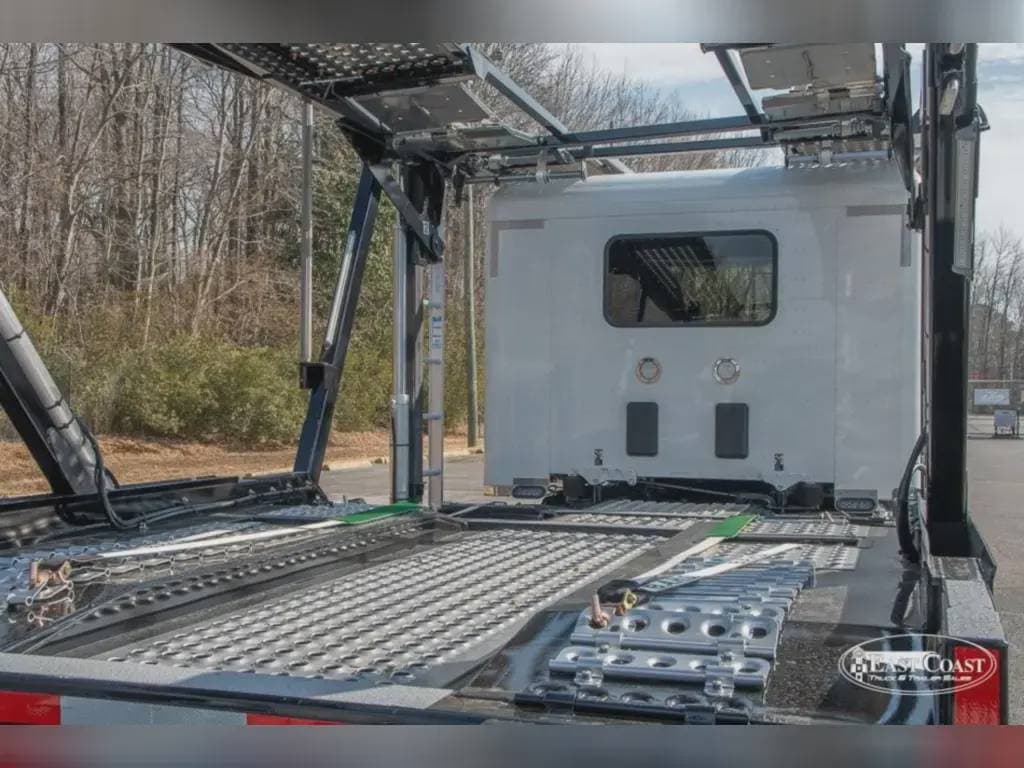 2025 Peterbilt 589 image 6