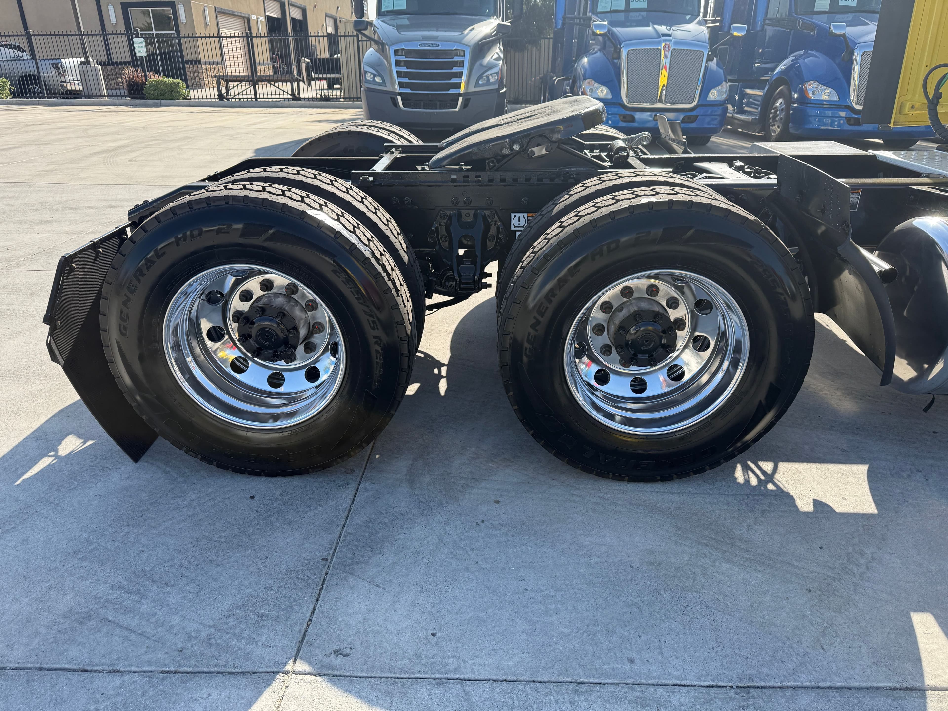 2021 Peterbilt 579 image 13