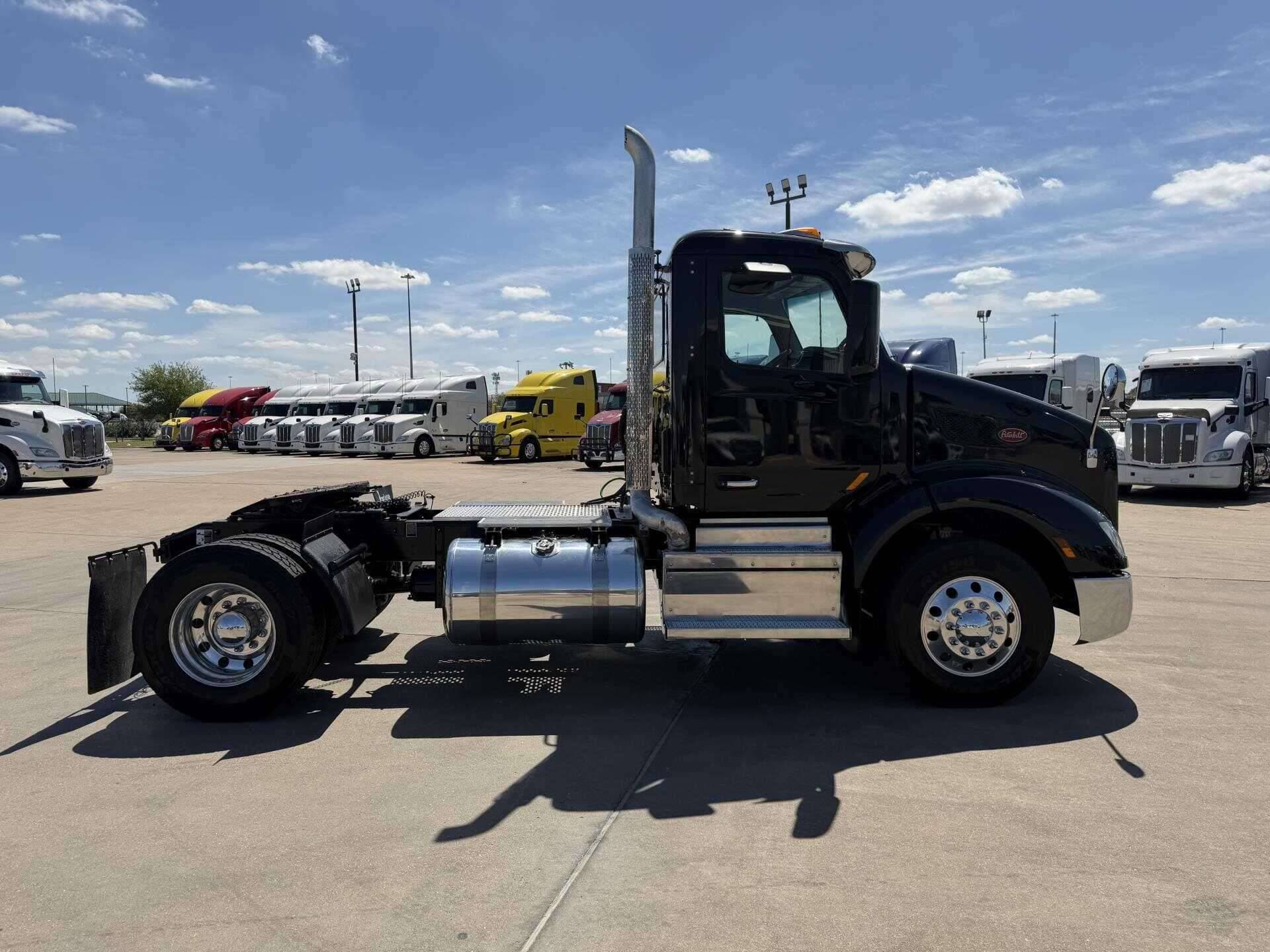 2021 Peterbilt 579 image 4