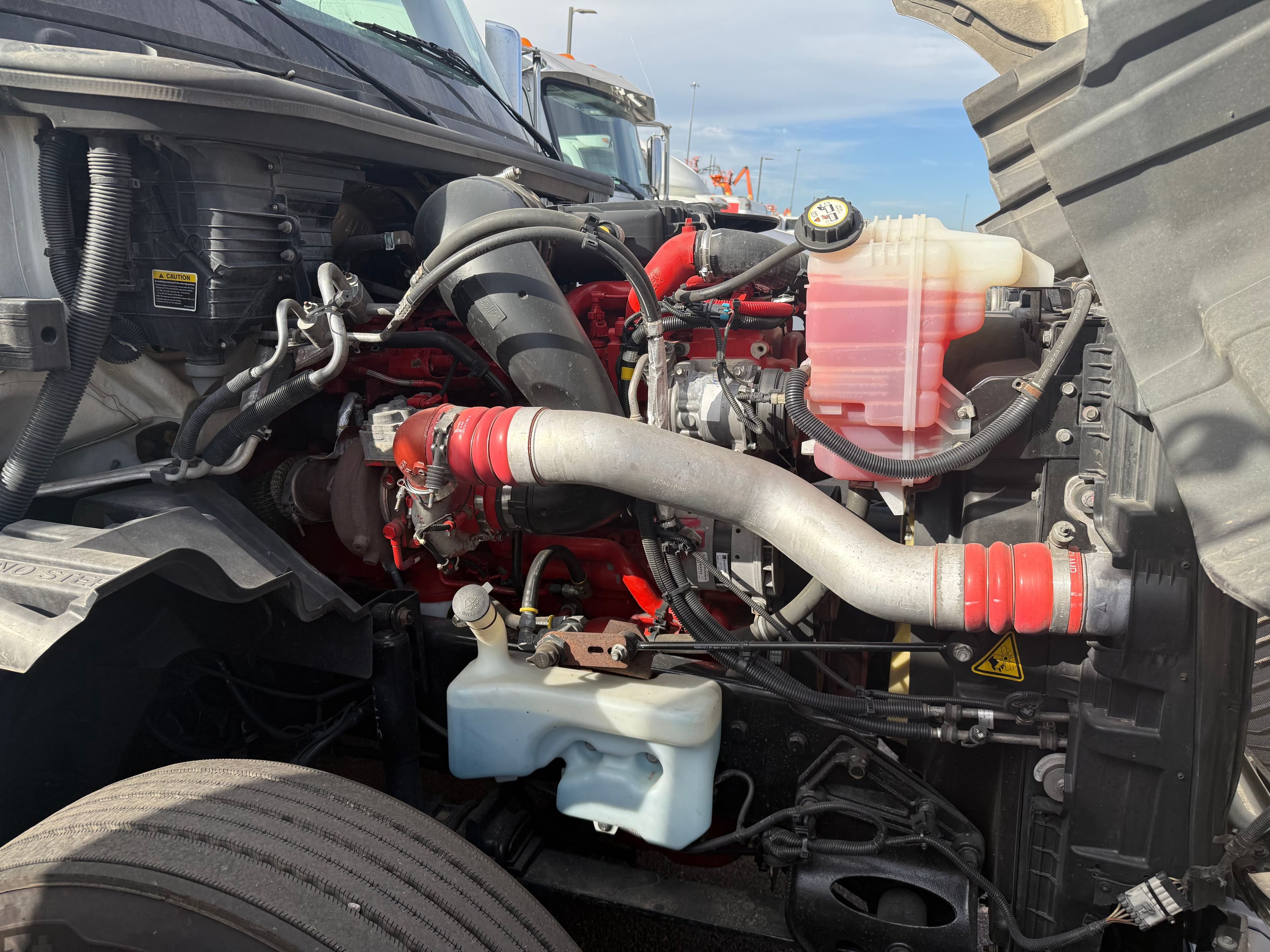 2020 International LT625 image 8