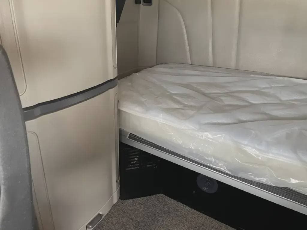 2022 Peterbilt 579 image 7