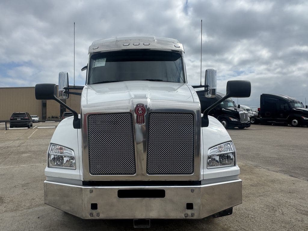 Used 2024 KENWORTH T880 image 3