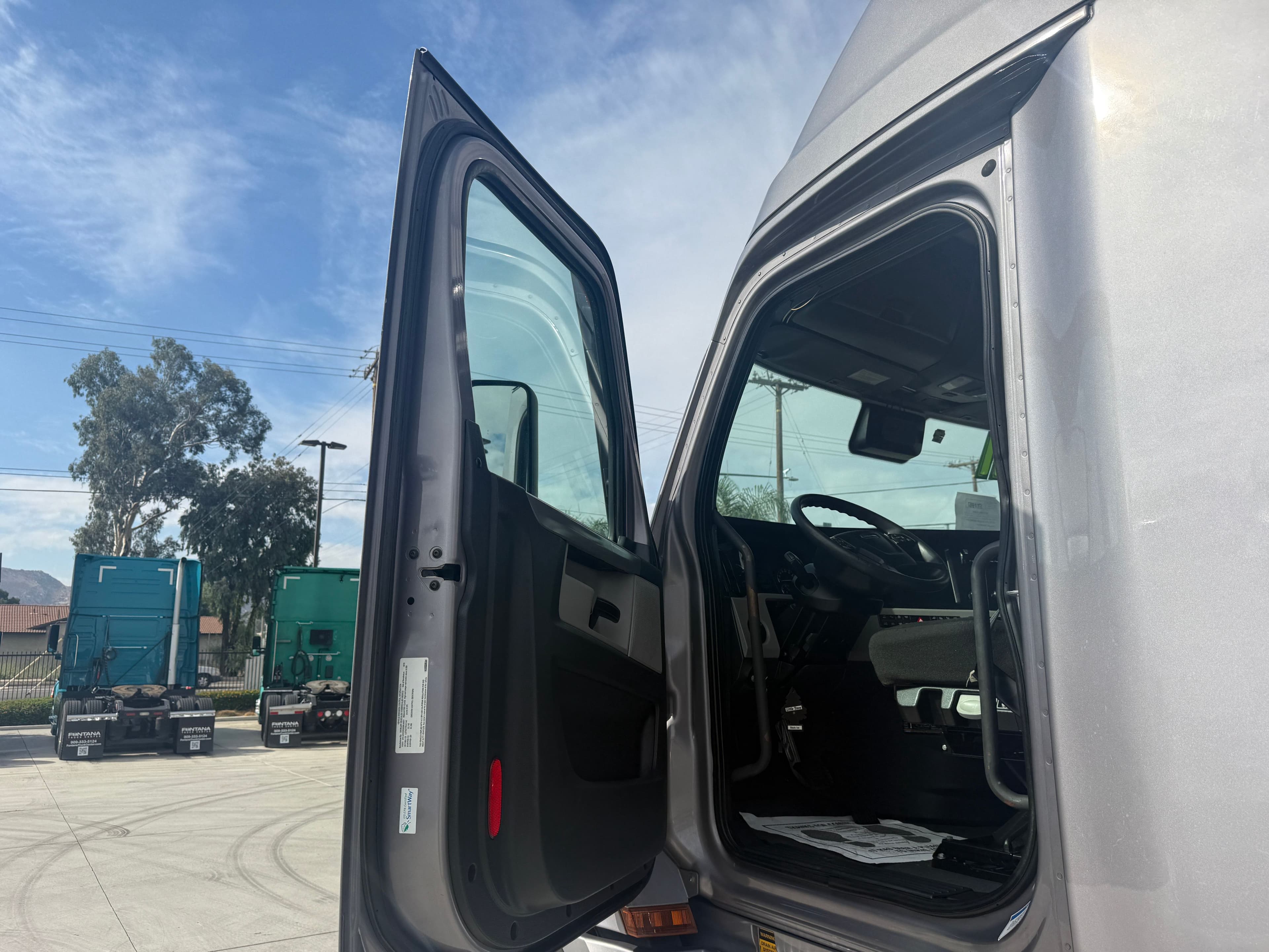 2021 Freightliner Cascadia 126 image 9