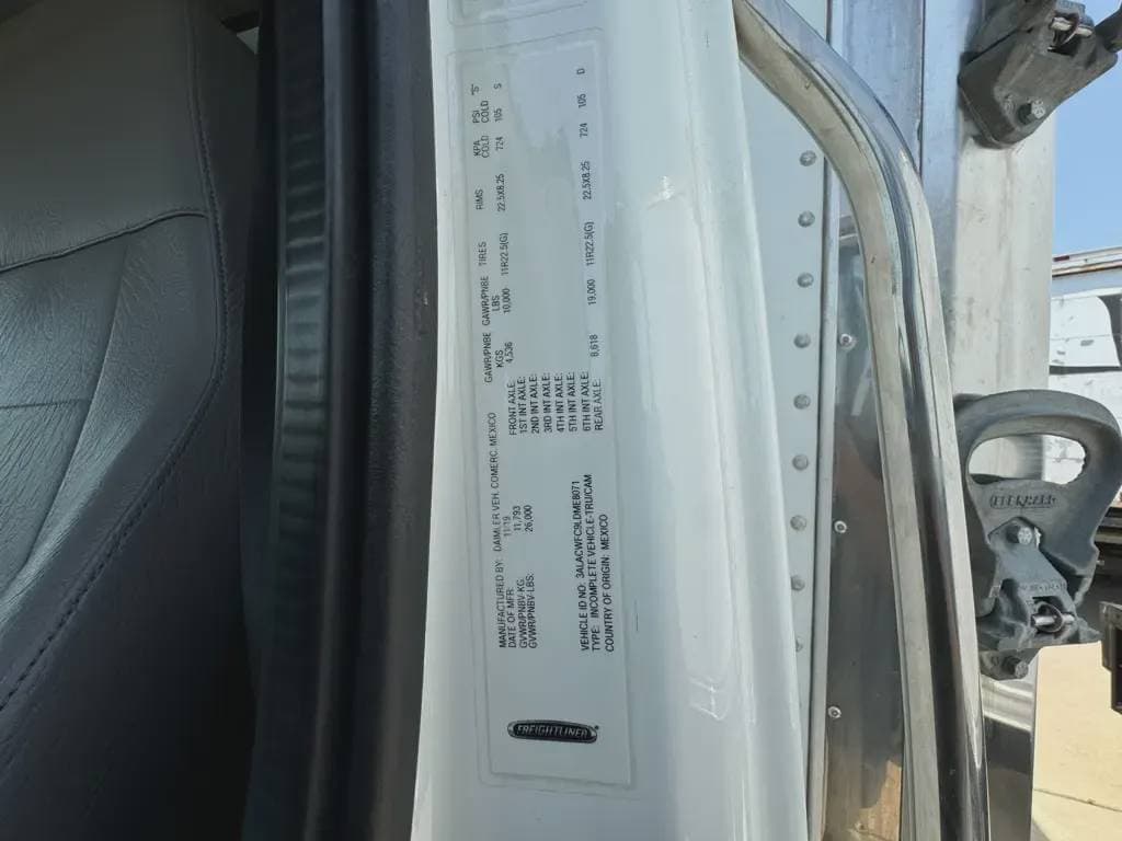 2020 Freightliner M2 image 14