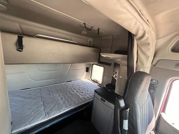 2018 Peterbilt 579 image 8