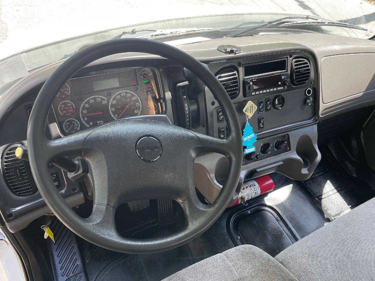 2022 Freightliner M2106 image 20