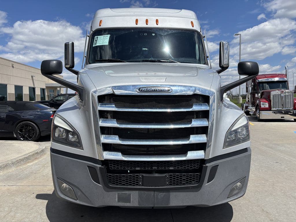 Used 2022 FREIGHTLINER PT126064ST image 8