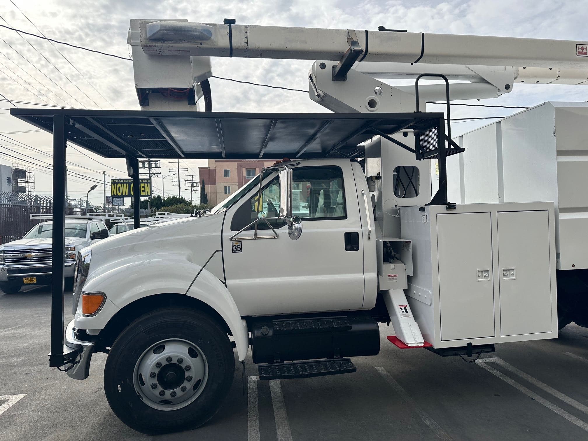 2010 Ford F-750 Forestry Tree Truck image 27