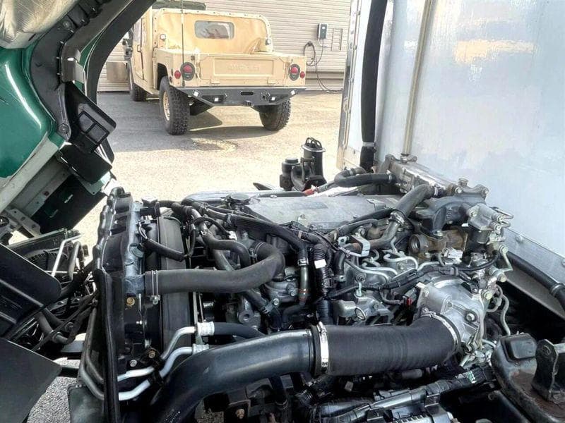 2019 Isuzu NPR image 13