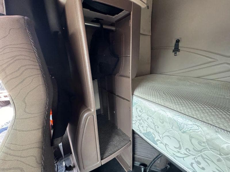 2012 Volvo VNL image 79