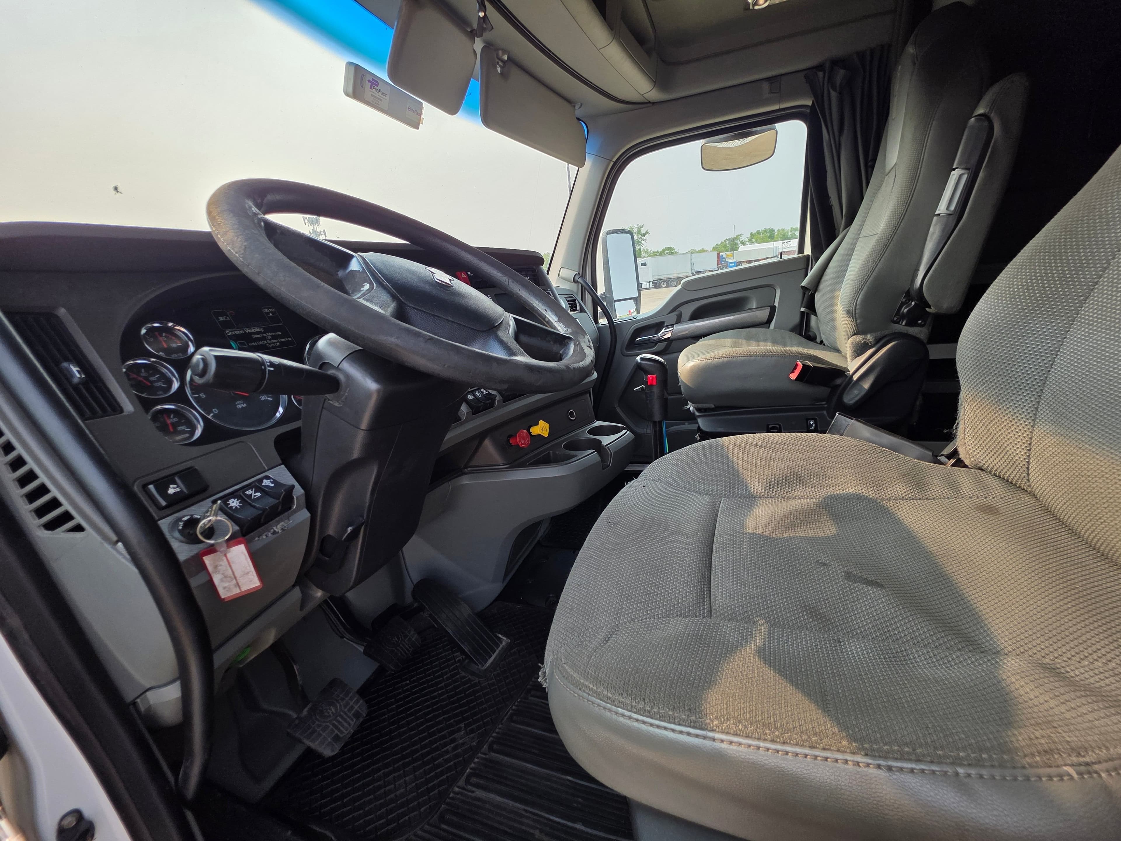 2018 Kenworth T680 image 11