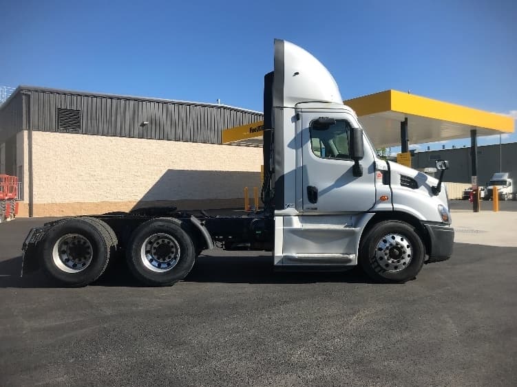 Used 2020 FREIGHTLINER Conventional - Day Cab, Tractor - CASCADIA 113 image 7