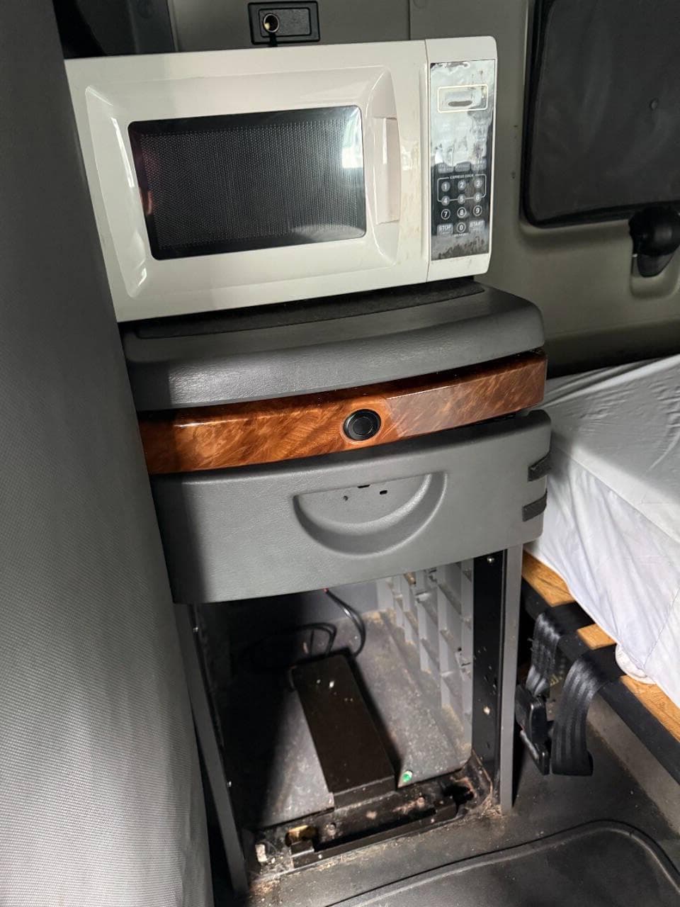 2022 International LT625 image 33