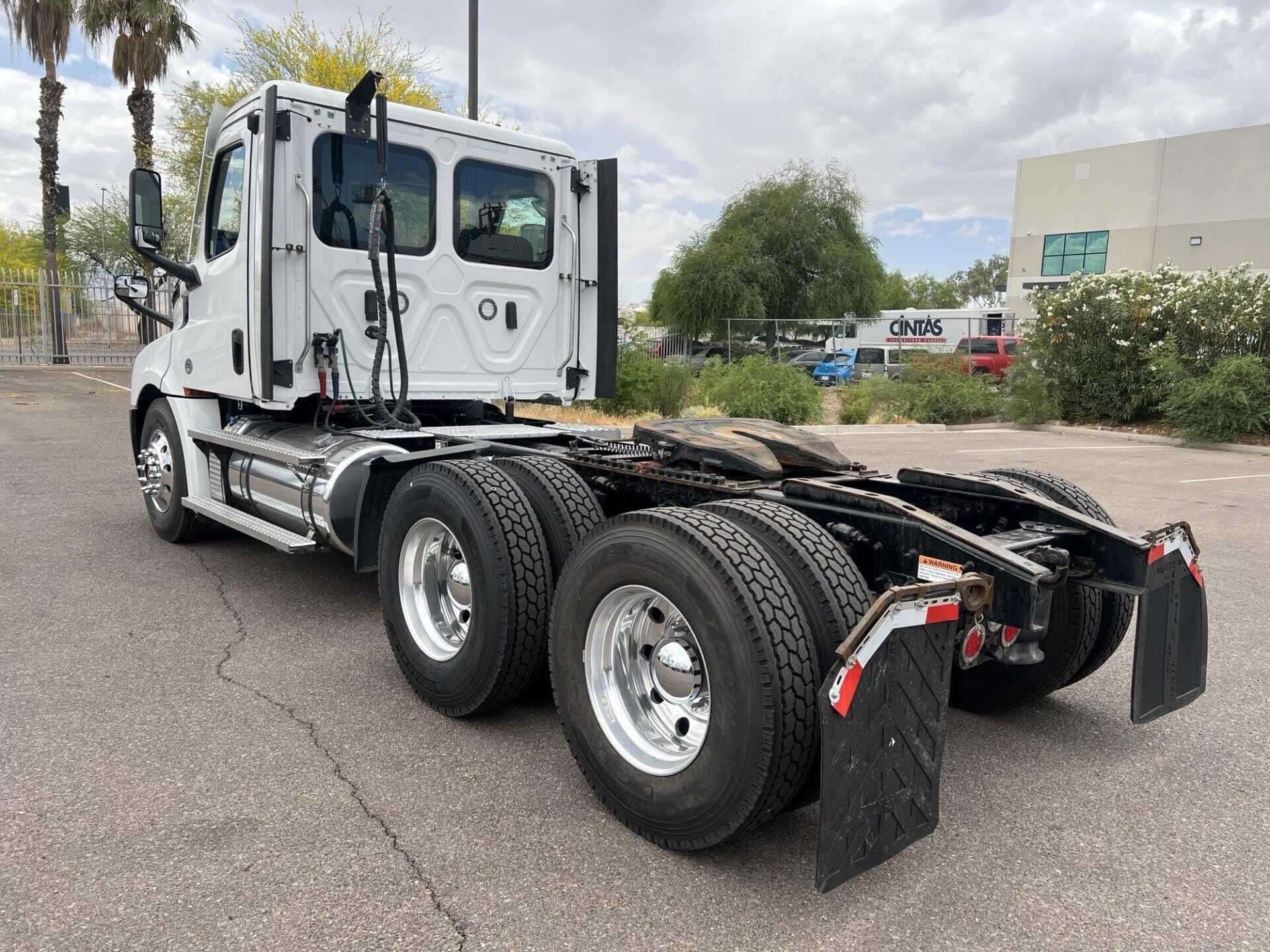 2022 Freightliner Cascadia 126 image 4