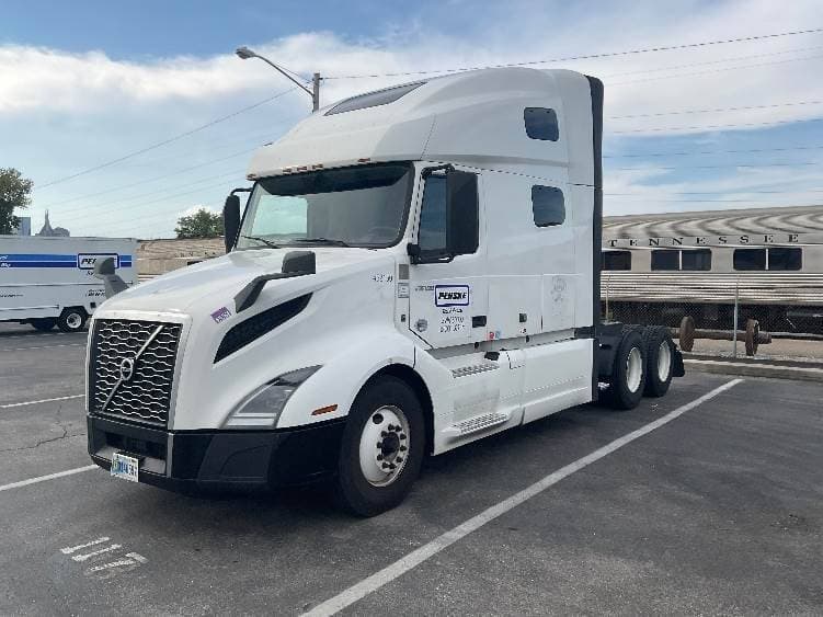 2022 Volvo VNL image 3