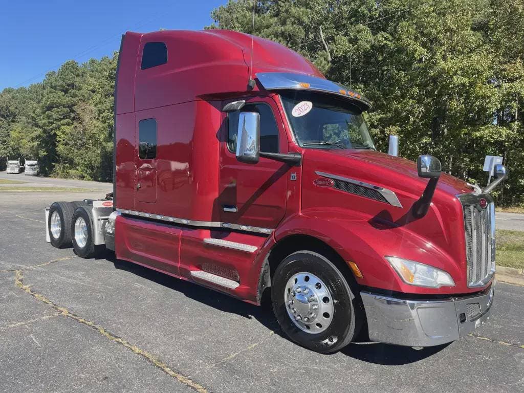 2023 Peterbilt 579 image 1