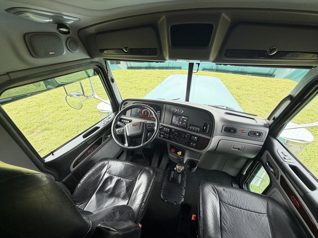 Used 2024 PETERBILT 389 image 14