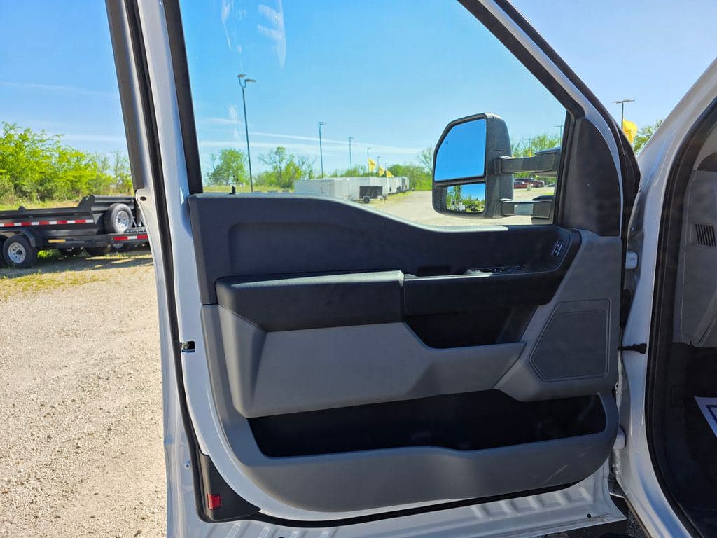 2026 Ford F-550SD XL Service Utility Body image 12