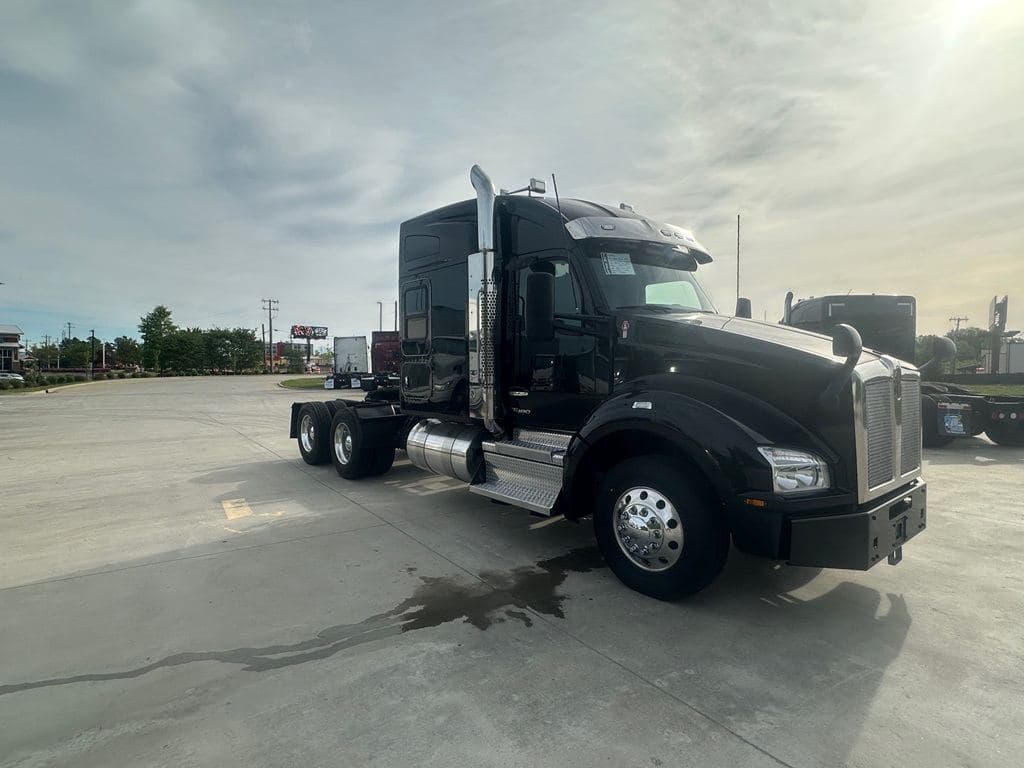 Used 2022 KENWORTH T880 image 10
