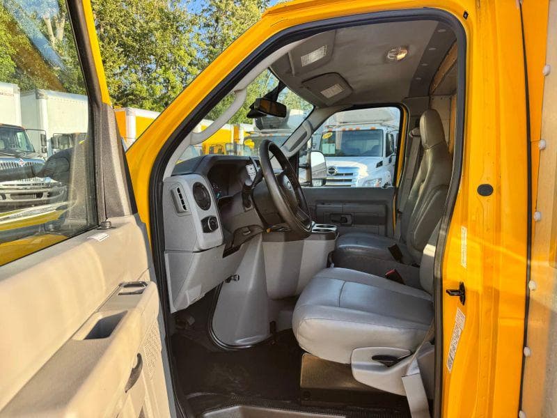 2022 Ford CF8000 image 13