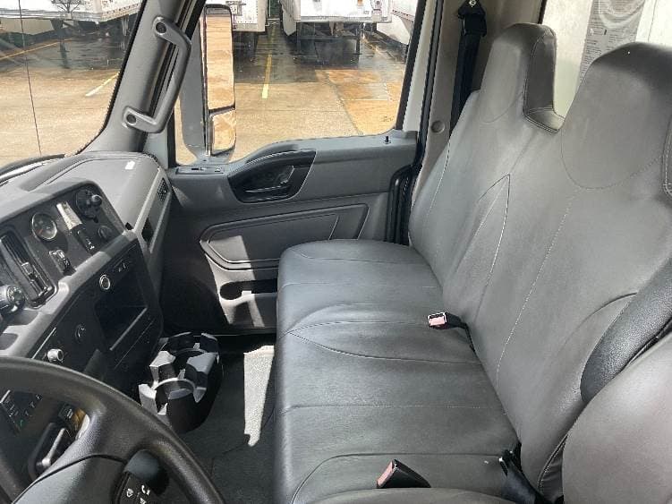 2022 International MV607 Box Truck - 220HP, 6 Speed Automatic, Roll up Door image 19