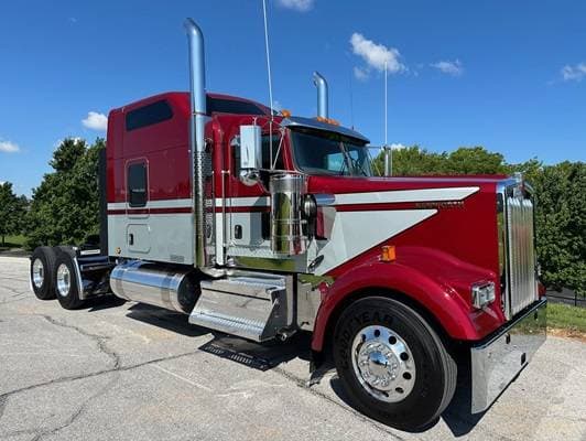 2025 Kenworth W9 Series image 3