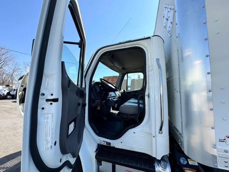 2016 Freightliner Cascadia 125 image 16