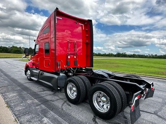 2021 Kenworth T680 image 15