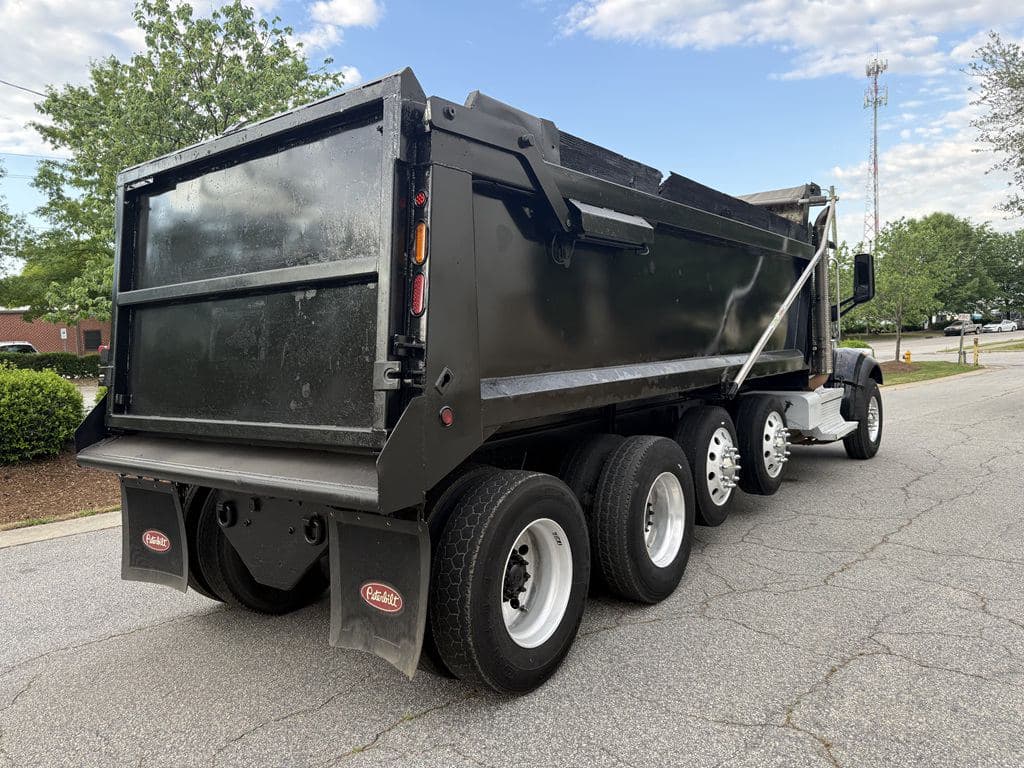Used 2018 PETERBILT 567 image 9