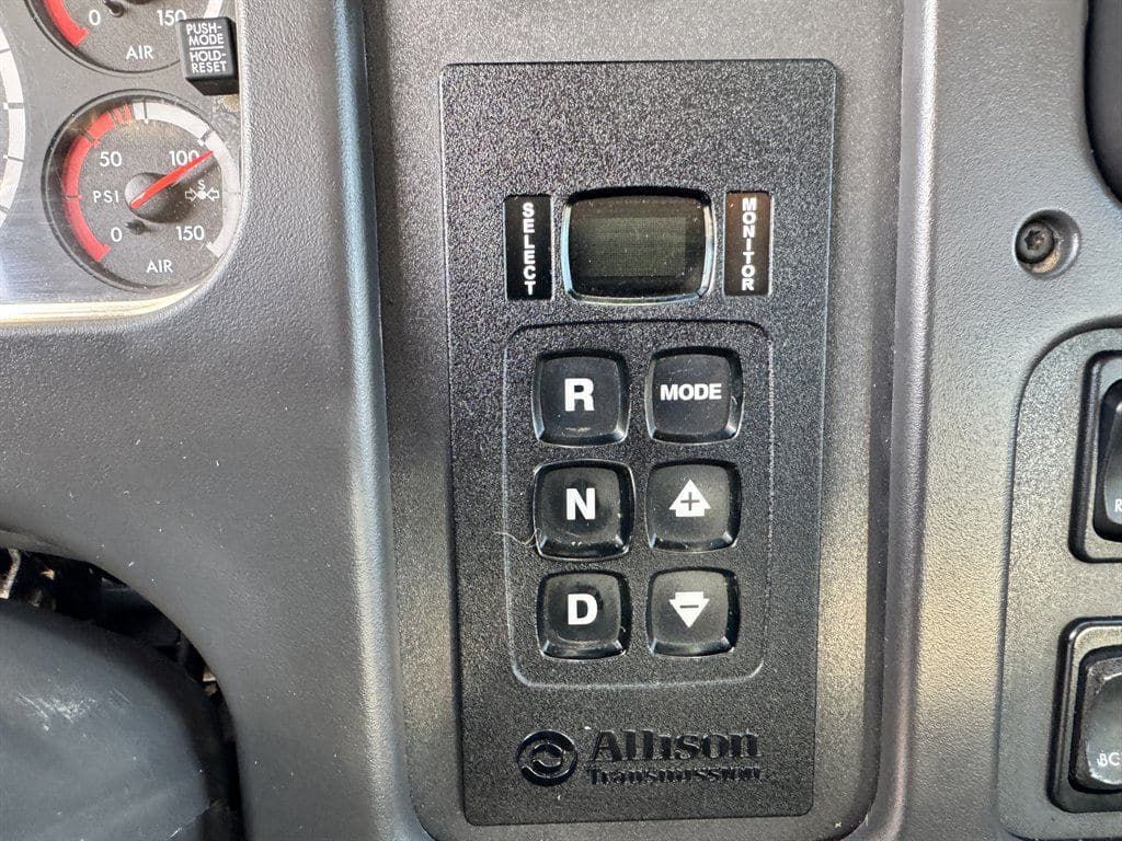 2015 Freightliner M2 106 image 68