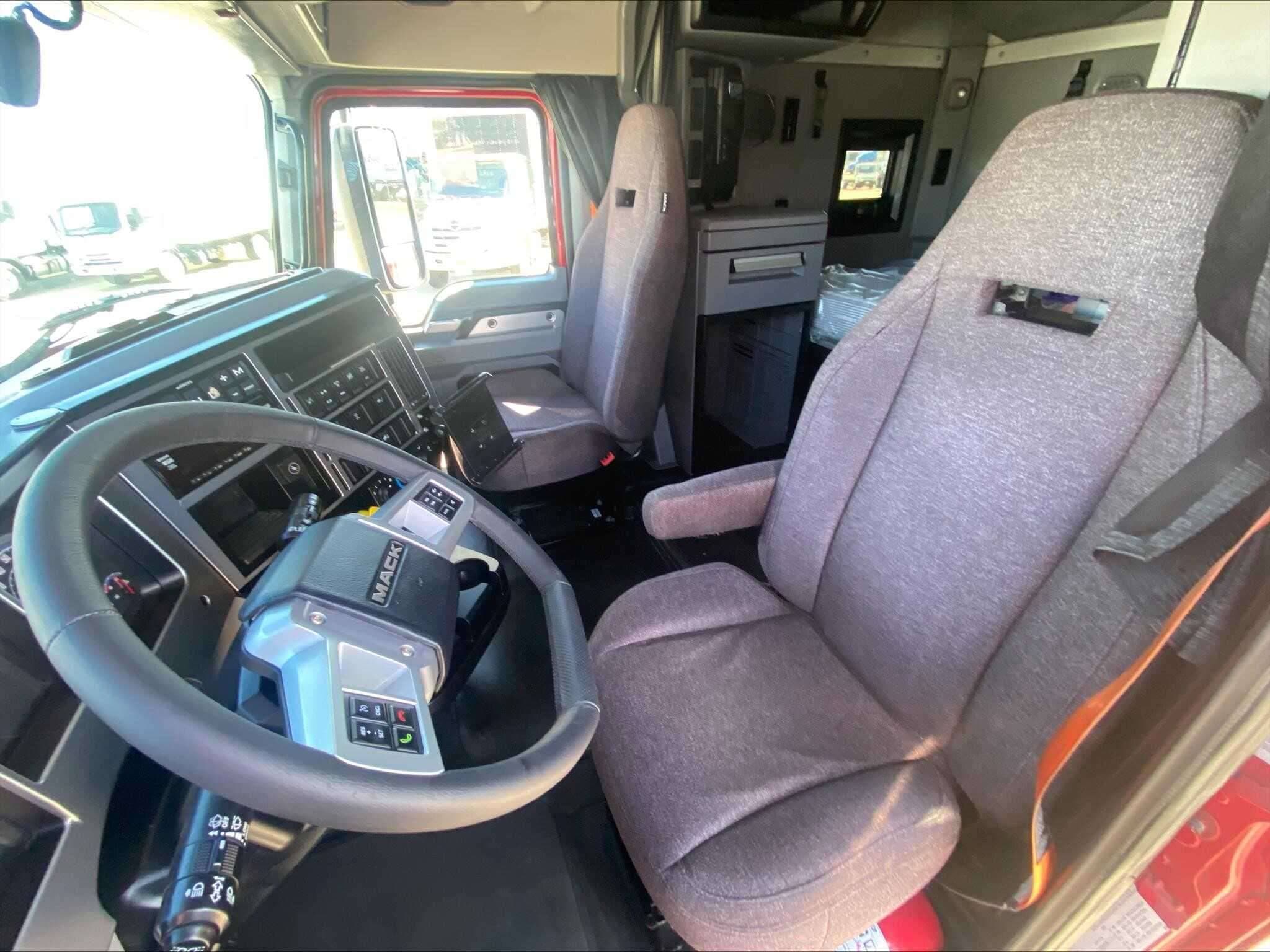 Used 2020 MACK ANTHEM Conventional - Sleeper Truck in Tulsa, OK image 12