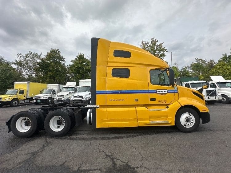 2022 Volvo VNL image 5