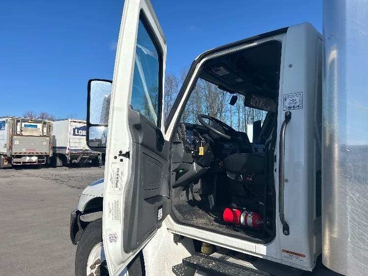2022 International MV607 Box Truck - 220HP, 6 Speed Automatic, Roll up Door image 16