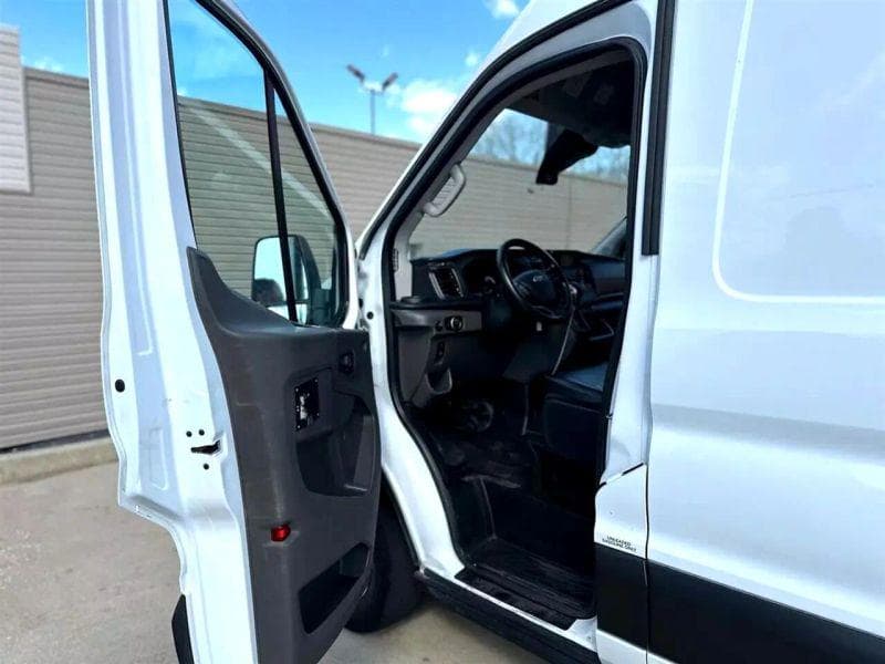 2021 Ford CF8000 image 8