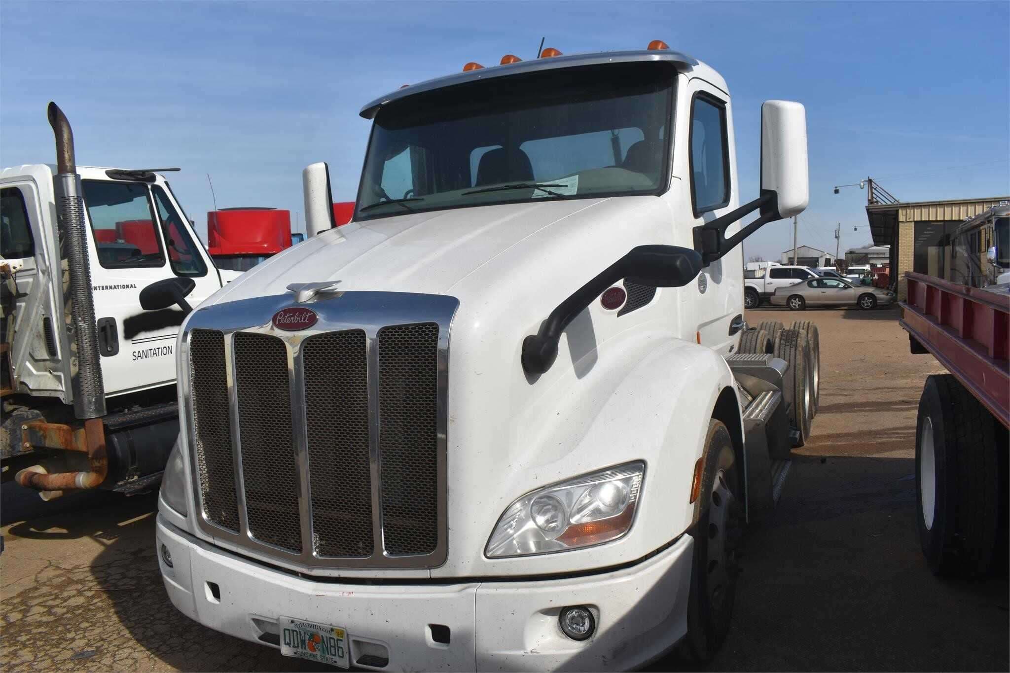 2019 Peterbilt 579 image 1