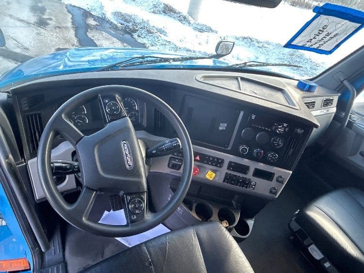 2020 Freightliner Cascadia 126 image 6