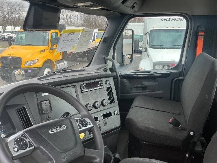2023 Freightliner Cascadia 126 image 4