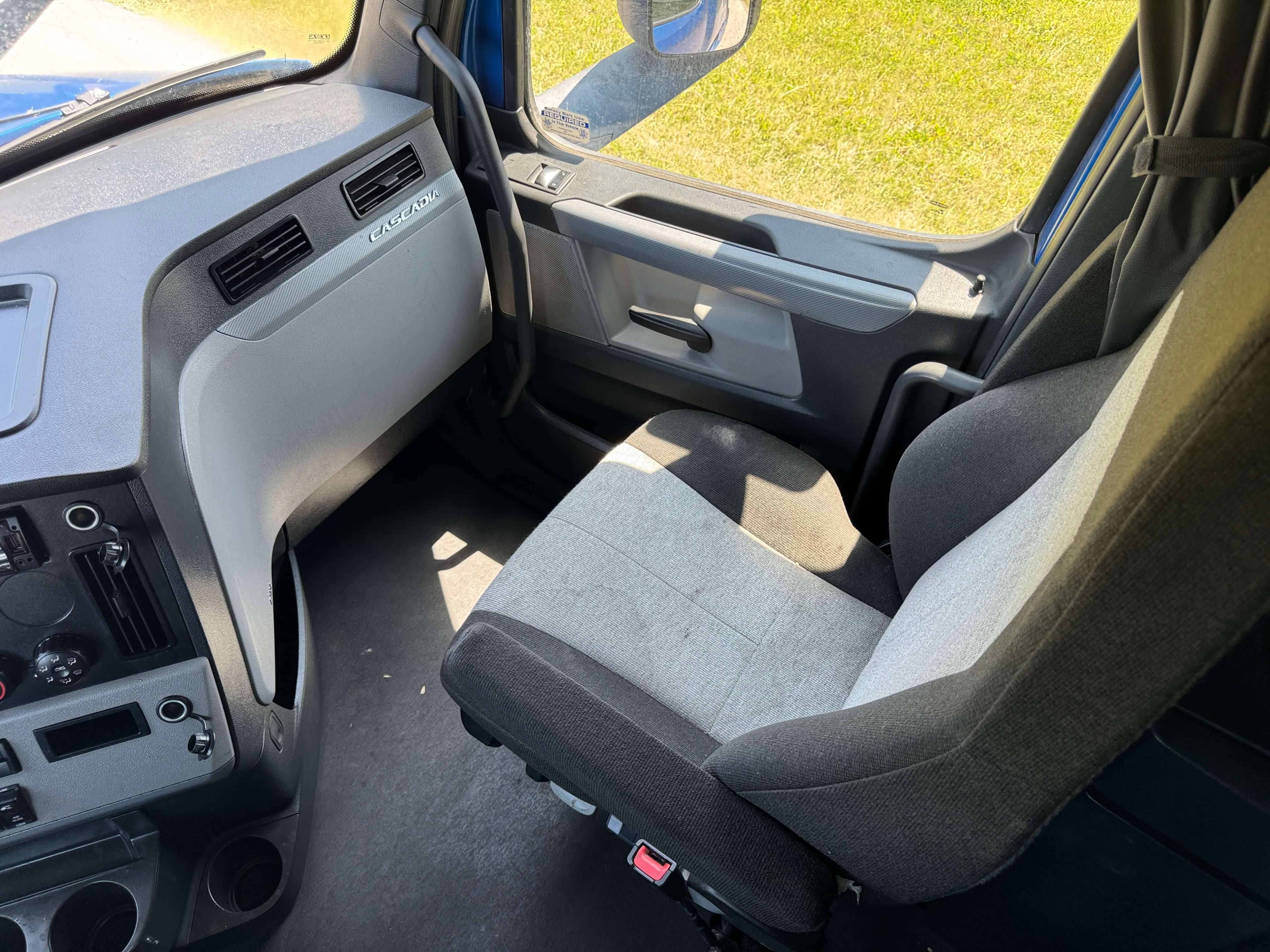 2022 Freightliner Cascadia 126 image 17